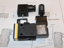 1069207_Nordson_Saturn_Solenoid_Magneetventiel_3-2_24vdc_5-4W_3